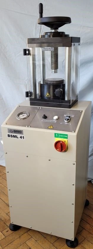 Laboratorn&iacute; motorov&yacute; hydraulick&yacute; lis BSML-4